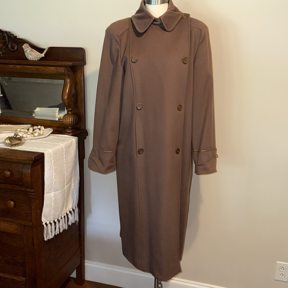 Gucci Authentic Vintage Brown 100% Wool Double Breasted Coat. Size 48-Large EUC.